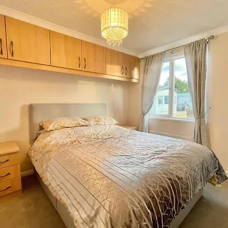 Relaxing Family Caravan In The Lakes *