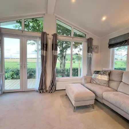 Relaxing Family Caravan In The Lakes *