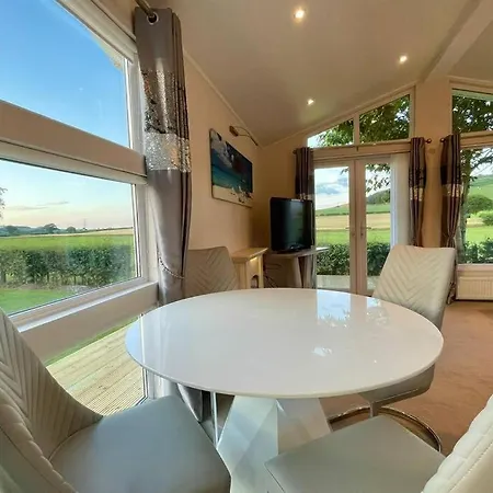 Relaxing Family Caravan In The Lakes